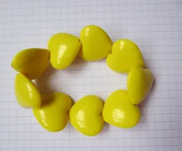Bracelet avec des coeurs jaunes, Claire's