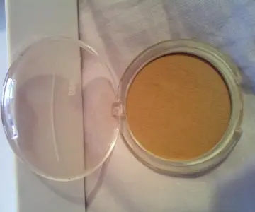 Fond de teint, Compact modelite
