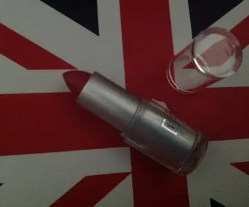 Lasting lip colour, Helen é cosmetics