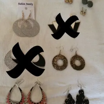 Boucles d'oreilles, Inconnue