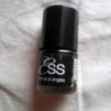 Vernis à ongles noir, ESS Cosmetics