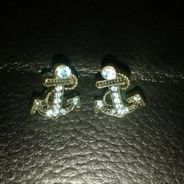 boucle d’oreille ancre, Inconnue