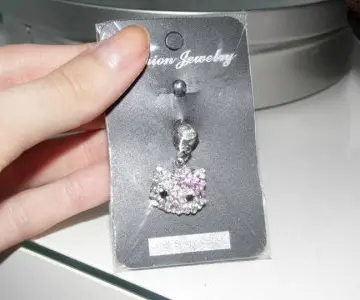 Piercing nombril hello kitty, Hello Kitty