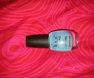 vernis bleu, Inconnue