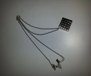 Collier, Inconnue