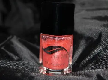 Vernis à ongles, Max yesensy
