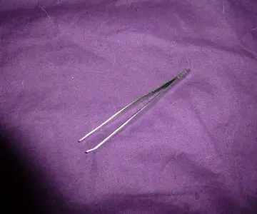 pince a epiler, Inconnue