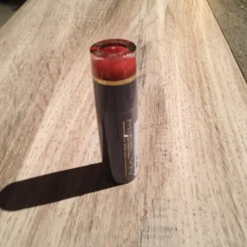 Rouge à lèvres, Miss Lyn