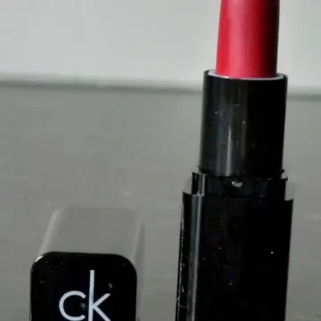 Rouge à lèvres "Ruby Red" Calvin Klein, Calvin Klein