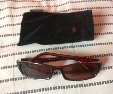 Lunettes de soleil, Inconnue
