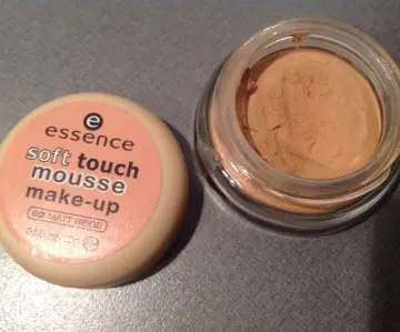 Fond de teint, Essence