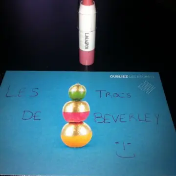 Crayon rouge à lèvres, Laqa & Co