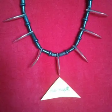 Collier gothique griffes / lames, Inconnue