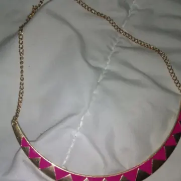 Collier, Inconnue
