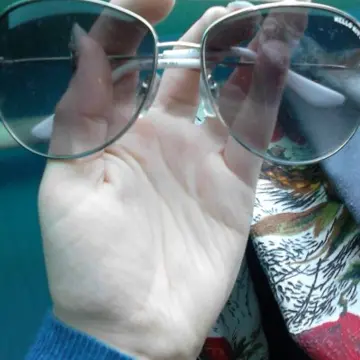 Lunette de soleil, Hello Kitty