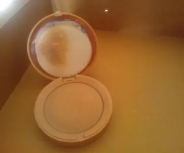 Poudre pressée éclat minéral, Bourjois