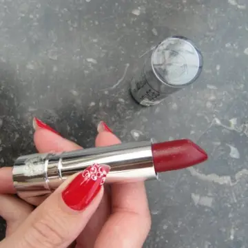 rouge a lèvre, Inconnue