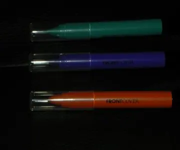 3 crayons pour les yeux, Front Cover