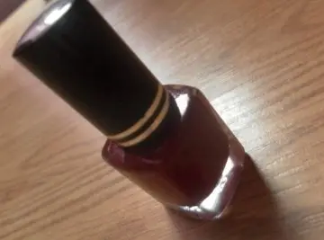 Vernis Bordeau, Agnès b.