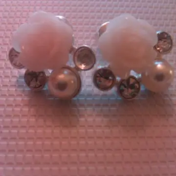 boucles d'oreilles, Inconnue