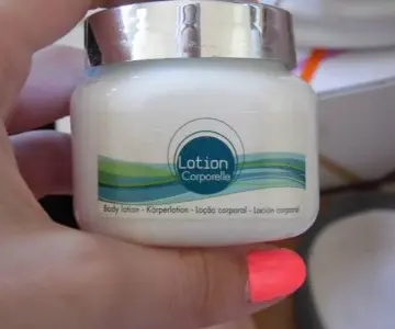 Lotion corporelle, Inconnue