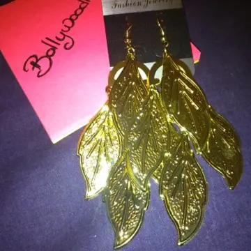 boucles d'oreilles, Inconnue