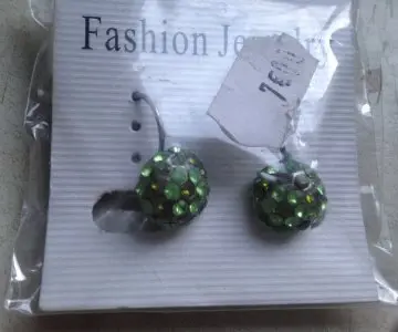 Boucles d'oreilles, Inconnue