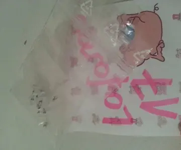 Lot 13 piercings labret, Inconnue