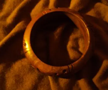 bracelet bois gravé, Inconnue