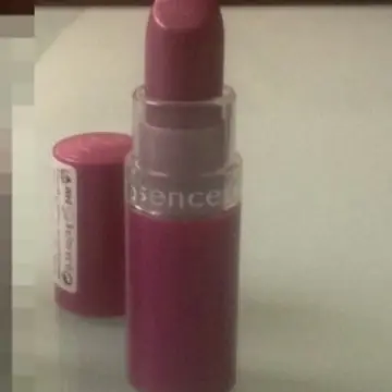 Rouge à lèvre Essence, Essence