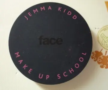 Highlighter creme, Jemma Kidd