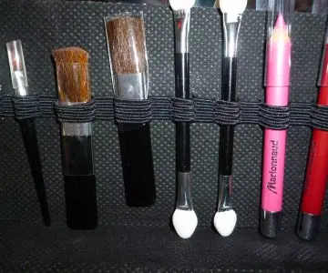Lot crayons pinceaux, Marionnaud