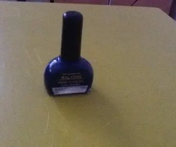 Vernis bleu électrique, Salomé