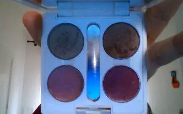 2 fard+2 rouge a levres + la palette de 4 fard, Elf