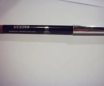 crayon a levres, ParisAx
