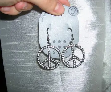 Boucles d'oreilles peace, Inconnue