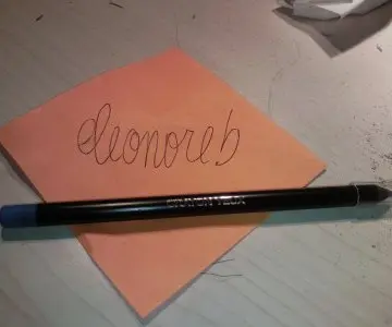 Crayon bleu pour les yeux, Nocibé