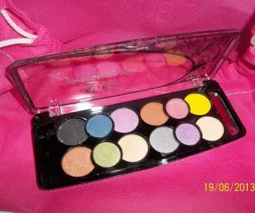 ombre a paupière, Yes Love