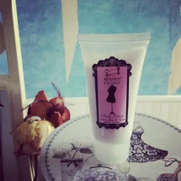 Lotion pour le Corps, Gloss