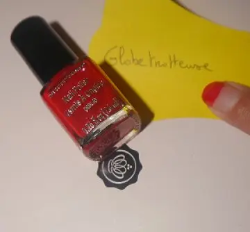 Vernis rouge, Markwins International