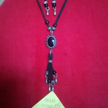 Parure collier boucles d'oreilles gothique médié, Inconnue
