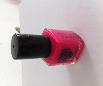 Vernis rose, Missguided