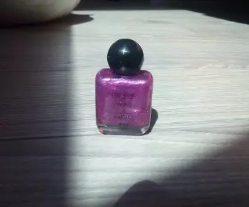 Vernis violet pailleté, Cosmépro