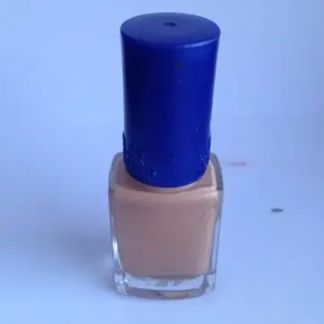 vernis à ongle taupe, Inconnue