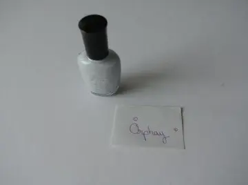 Vernis à ongles gris clair, Lamis création