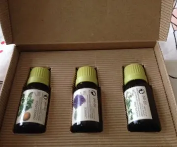 3 HUILES PARFUMEES AUX H.ESSENTIELLES, Inconnue