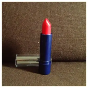 Rouge à lèvres rouge, Inconnue