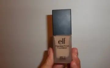 FLAWLESS FINISH FOUNDATION, Elf