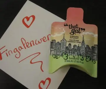 Echantillon "THAT GAL" Base de teint, Benefit