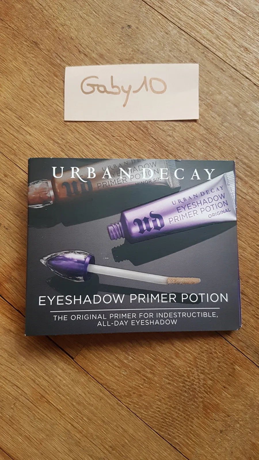 Photo 1 de Eyeshadow primer potion